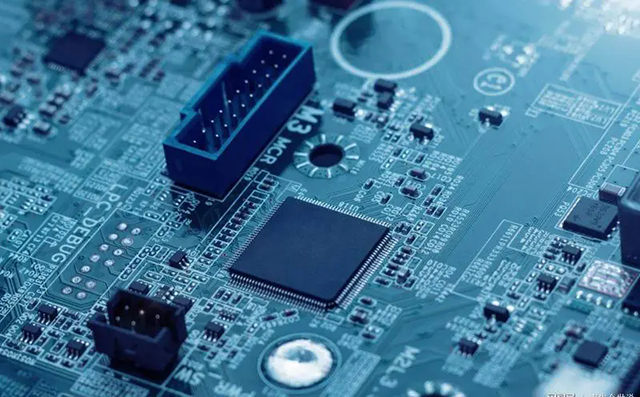 收購 Broadcom：主機(jī)總線適配器、RAID 控制卡、SAS 擴(kuò)展器、硬盤驅(qū)動(dòng)器